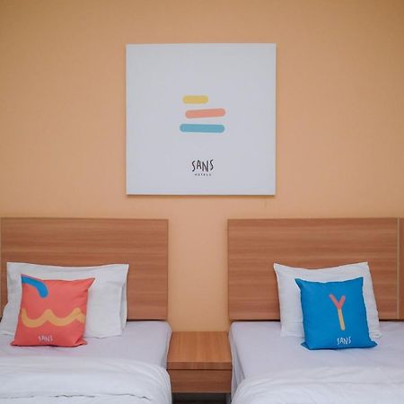Sans Hotel Tiga Putri Semarang By Reddoorz Екстер'єр фото