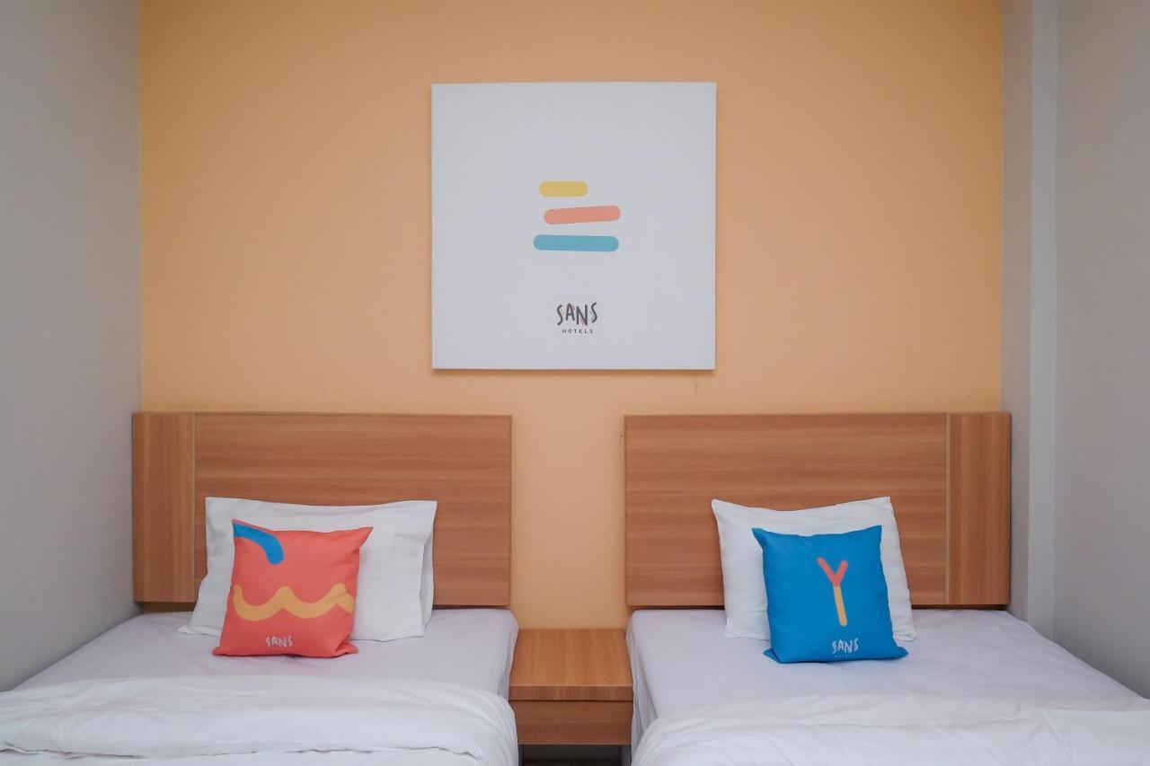 Sans Hotel Tiga Putri Semarang By Reddoorz Екстер'єр фото