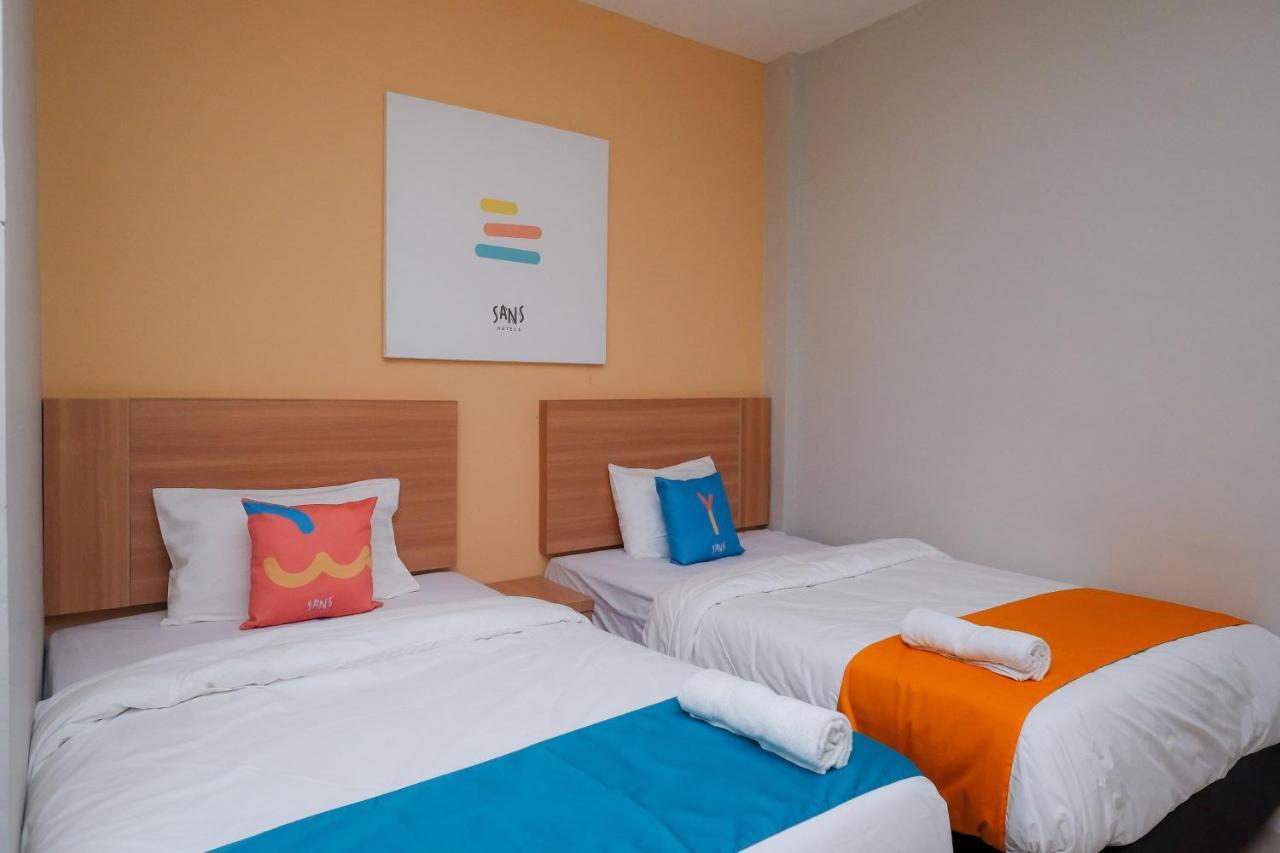 Sans Hotel Tiga Putri Semarang By Reddoorz Екстер'єр фото
