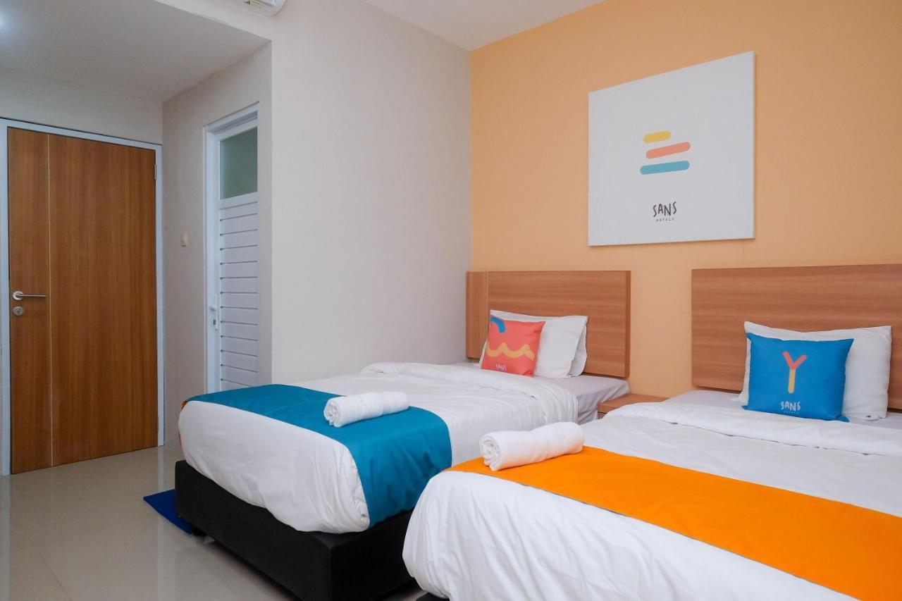 Sans Hotel Tiga Putri Semarang By Reddoorz Екстер'єр фото