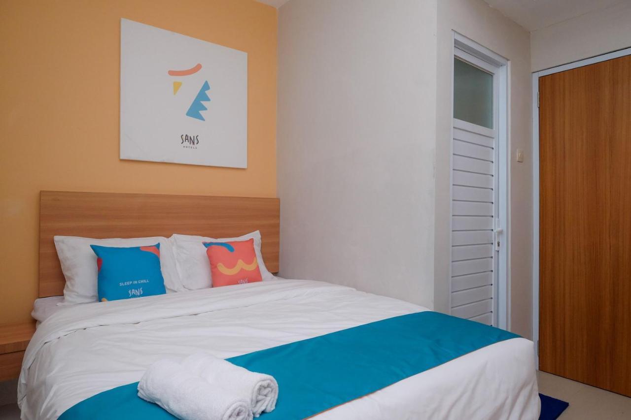 Sans Hotel Tiga Putri Semarang By Reddoorz Екстер'єр фото