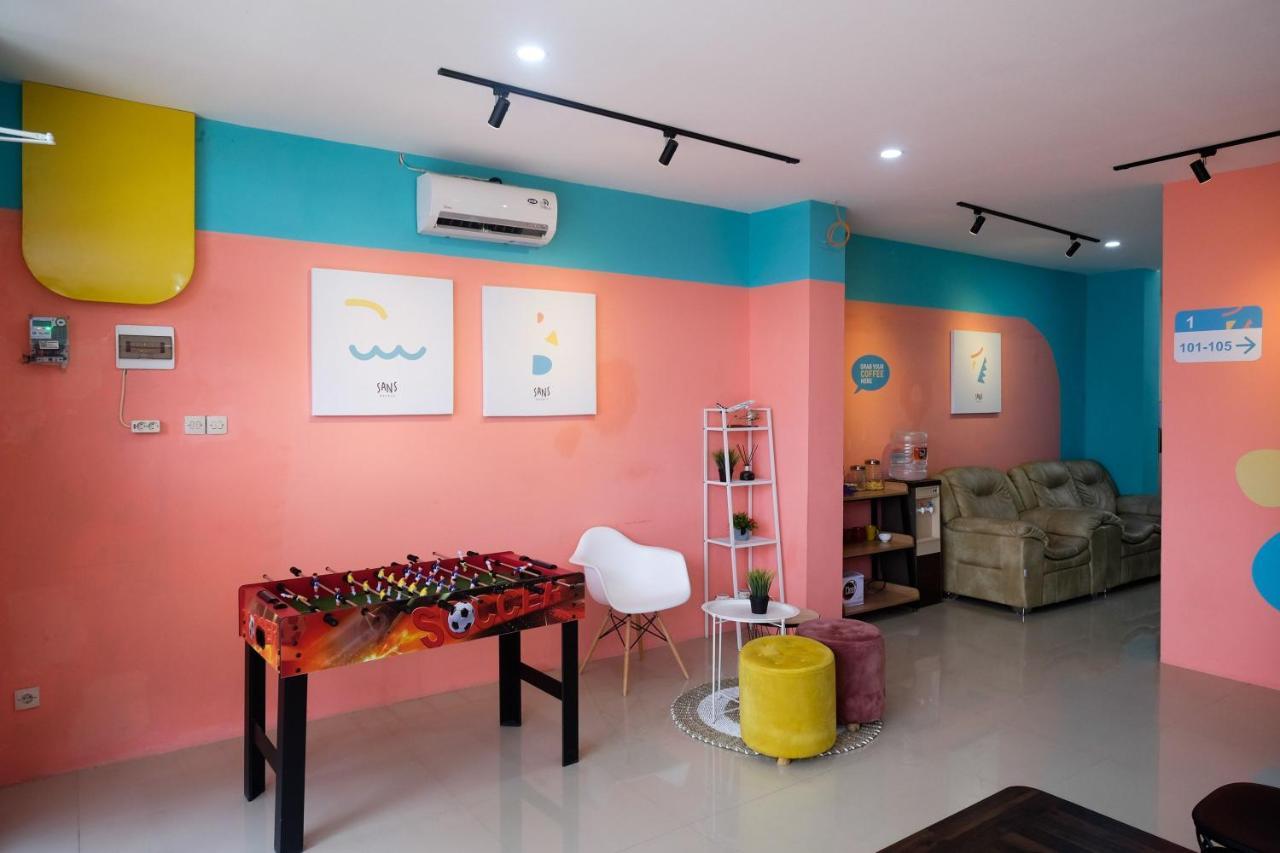 Sans Hotel Tiga Putri Semarang By Reddoorz Екстер'єр фото