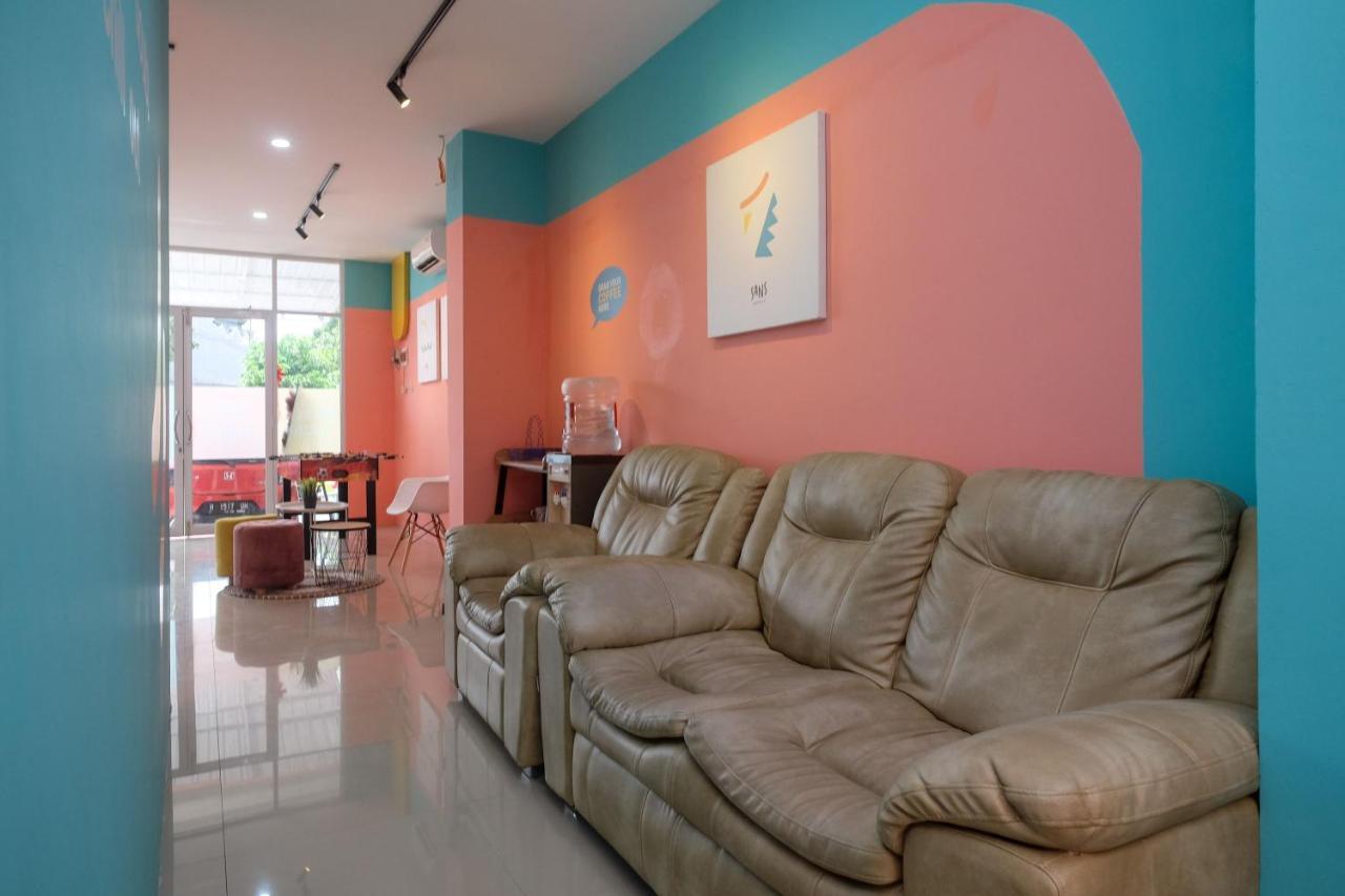 Sans Hotel Tiga Putri Semarang By Reddoorz Екстер'єр фото
