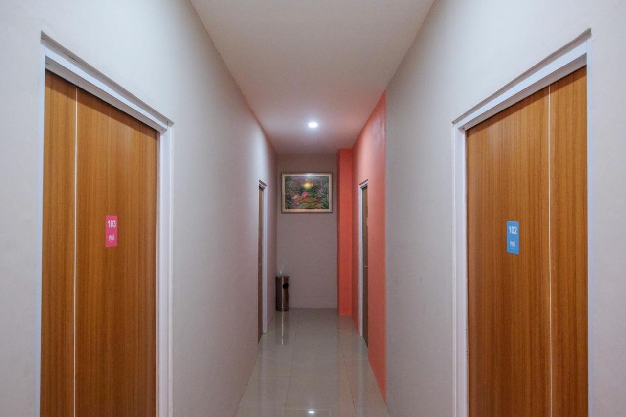 Sans Hotel Tiga Putri Semarang By Reddoorz Екстер'єр фото