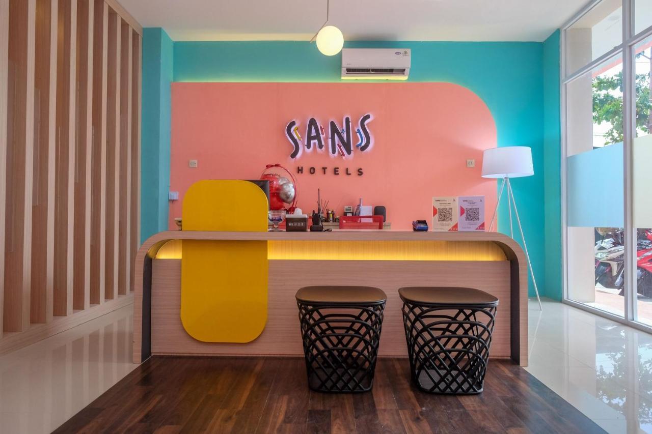 Sans Hotel Tiga Putri Semarang By Reddoorz Екстер'єр фото