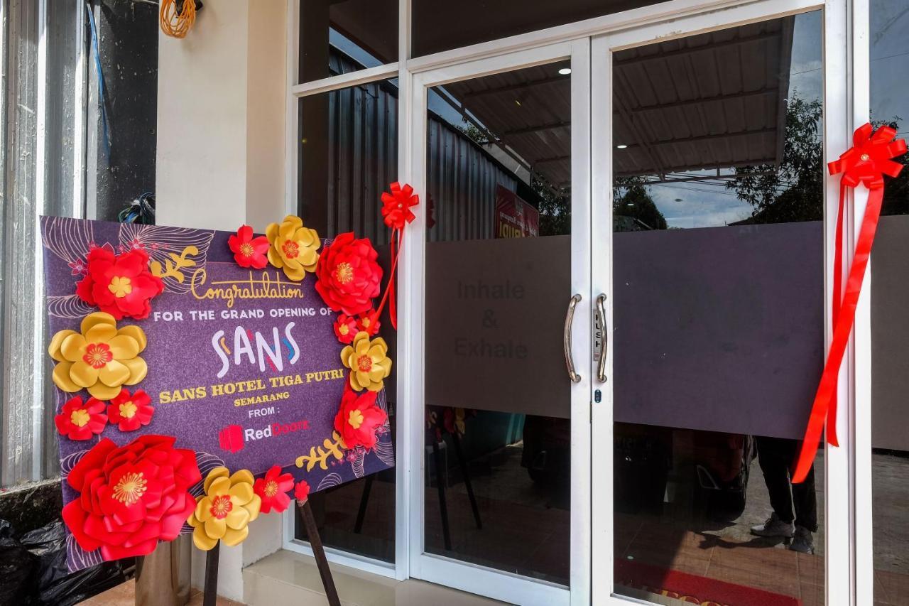 Sans Hotel Tiga Putri Semarang By Reddoorz Екстер'єр фото