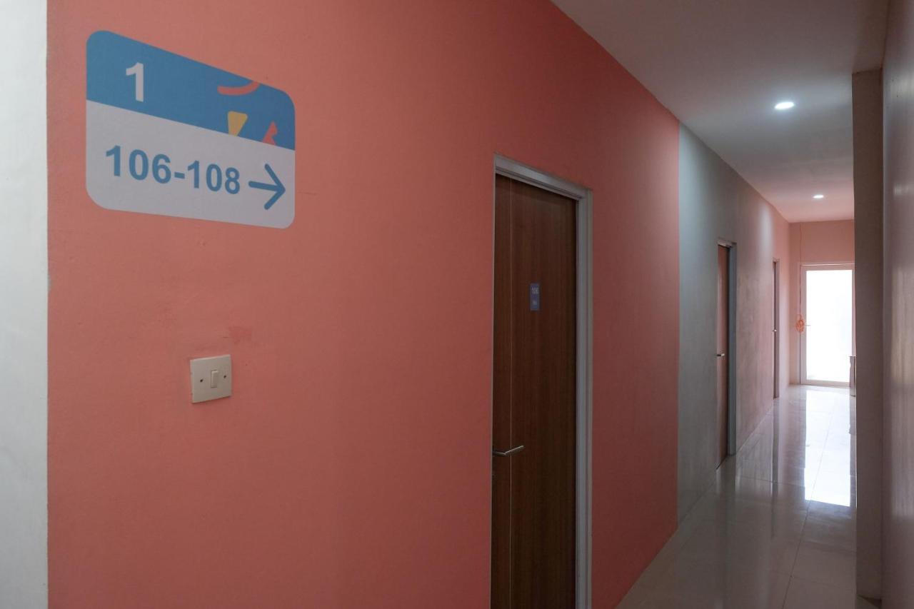 Sans Hotel Tiga Putri Semarang By Reddoorz Екстер'єр фото